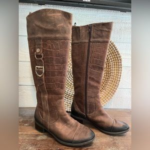 Nurture Women’s boots, brown, size 6.5